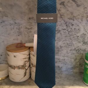 Michael Kors Men's Pindot Ground Diamond Silk Tie Blue Size Regular